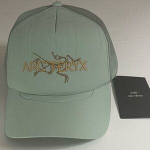 NWT Arc'teryx Bird Word Trucker Hat - Trail Magic - Size L/XL
